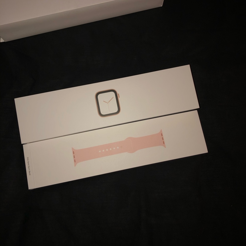 SOLD Apple Watch Series 4 Rose Gold 40mm